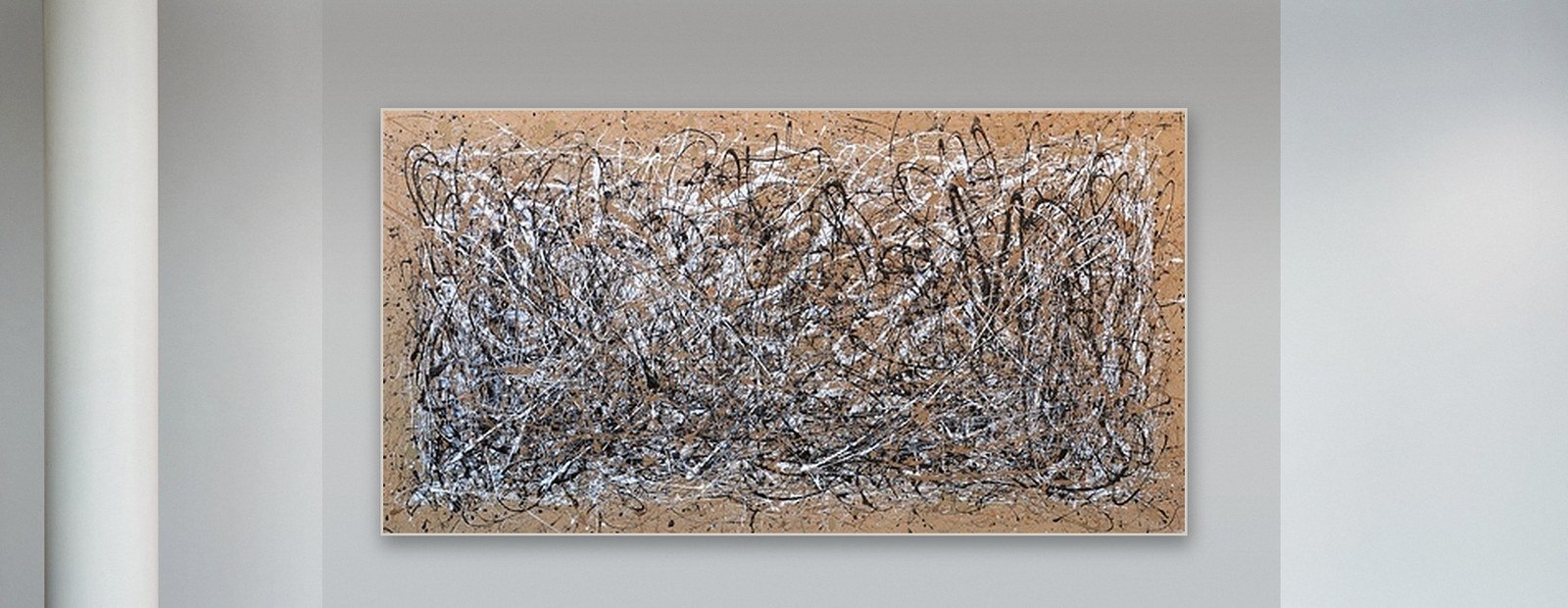 Gemälde „Hommage an Jackson Pollock“ von Safronow an einer Galeriewand